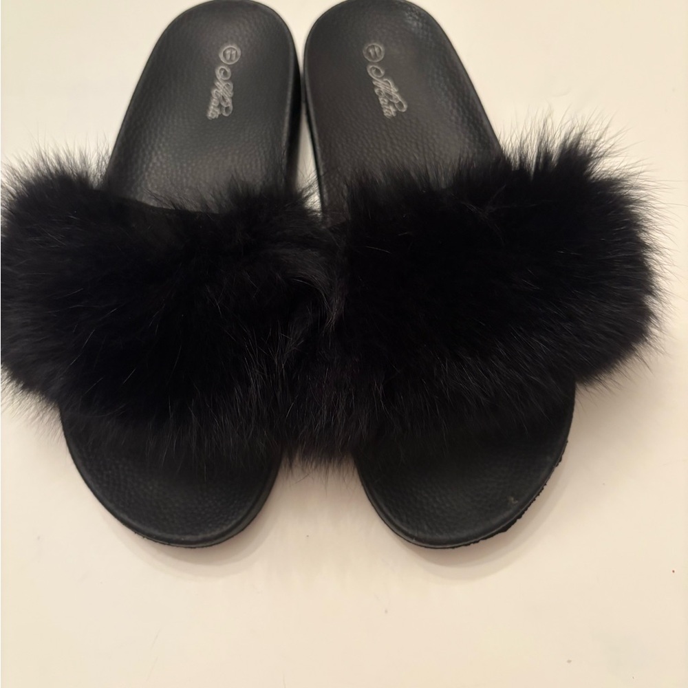 Black Plush Slide Slippers with Pom-Pom